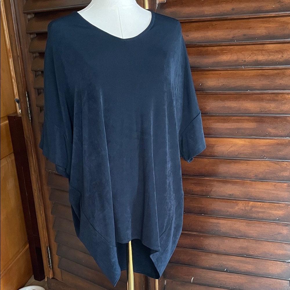 NWT Chicos Travelers Navy Acetate Drama V-Neck Top Size 2 3/4 sleeve - Picture 1 of 9